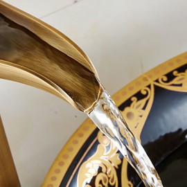 Antik / Traditionell / Rustikal Mittellage Wasserfall / Breite spary / Vorspülung with Keramisches Ventil Einzigen Handgriff Zwei Löcher