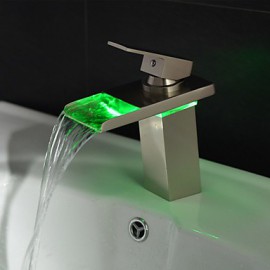 Zeitgenössisch Mittellage LED / Wasserfall with Keramisches Ventil Einhand Ein Loch for Gebürsteter Nickel, Waschbecken Wasserhahn