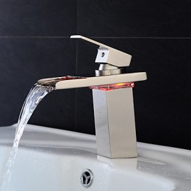 Zeitgenössisch Mittellage LED / Wasserfall with Keramisches Ventil Einhand Ein Loch for Gebürsteter Nickel, Waschbecken Wasserhahn