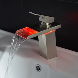 Zeitgenössisch Mittellage LED / Wasserfall with Keramisches Ventil Einhand Ein Loch for Gebürsteter Nickel, Waschbecken Wasserhahn