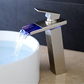 Zeitgenössisch Mittellage LED / Wasserfall with Keramisches Ventil Einhand Ein Loch for Gebürsteter Nickel, Waschbecken Wasserhahn