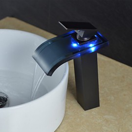 Zeitgenössisch Mittellage LED / Wasserfall with Keramisches Ventil Einhand Ein Loch for Bronze mit Ölschliff, Waschbecken Wasserhahn