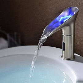 Zeitgenössisch Mittellage LED with Keramisches Ventil Einhand Ein Loch for Gebürsteter Nickel, Waschbecken Wasserhahn